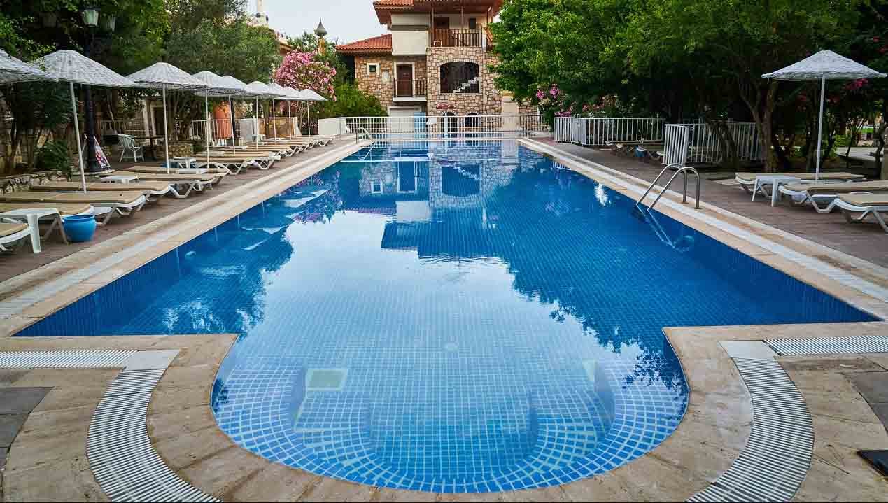 Tiled pool