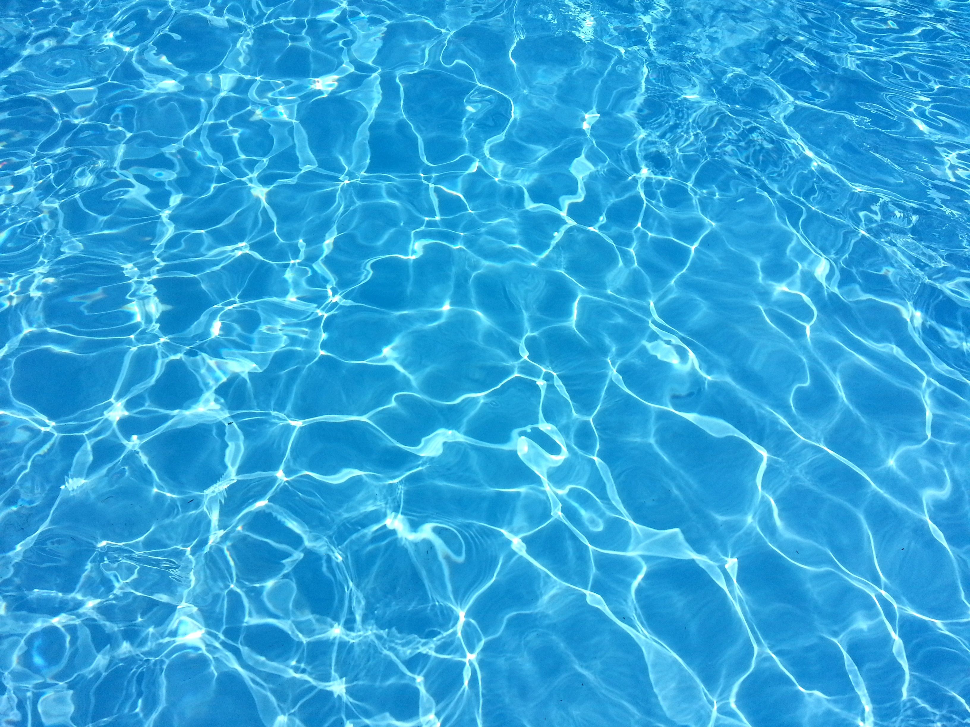 Are fiberglass swimming pools toxic