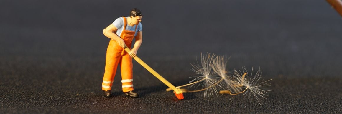 sweeping-figurine