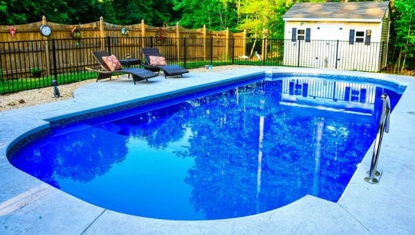 what is an automatic pool chlorinator