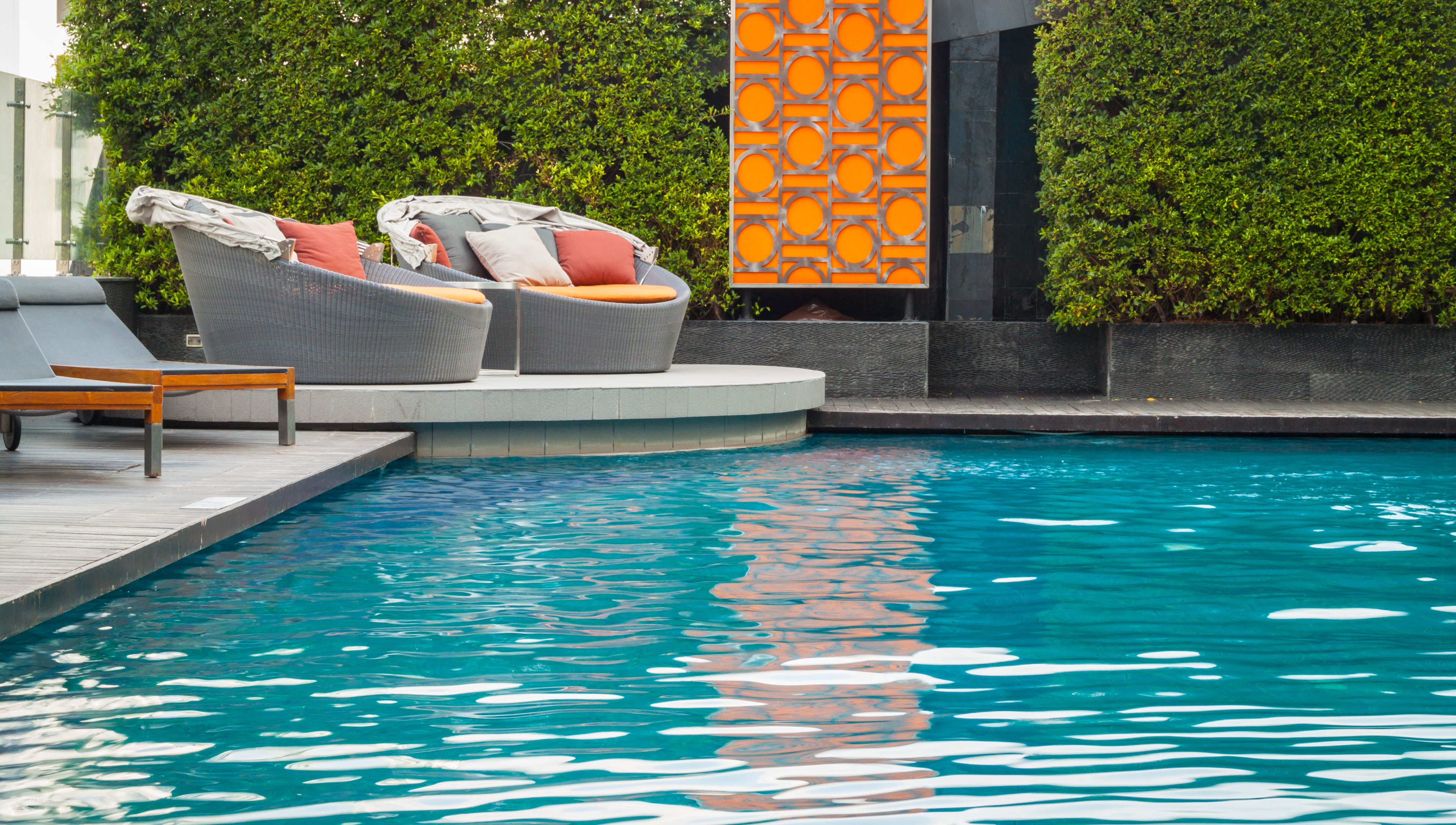 who can get a rooftop pool